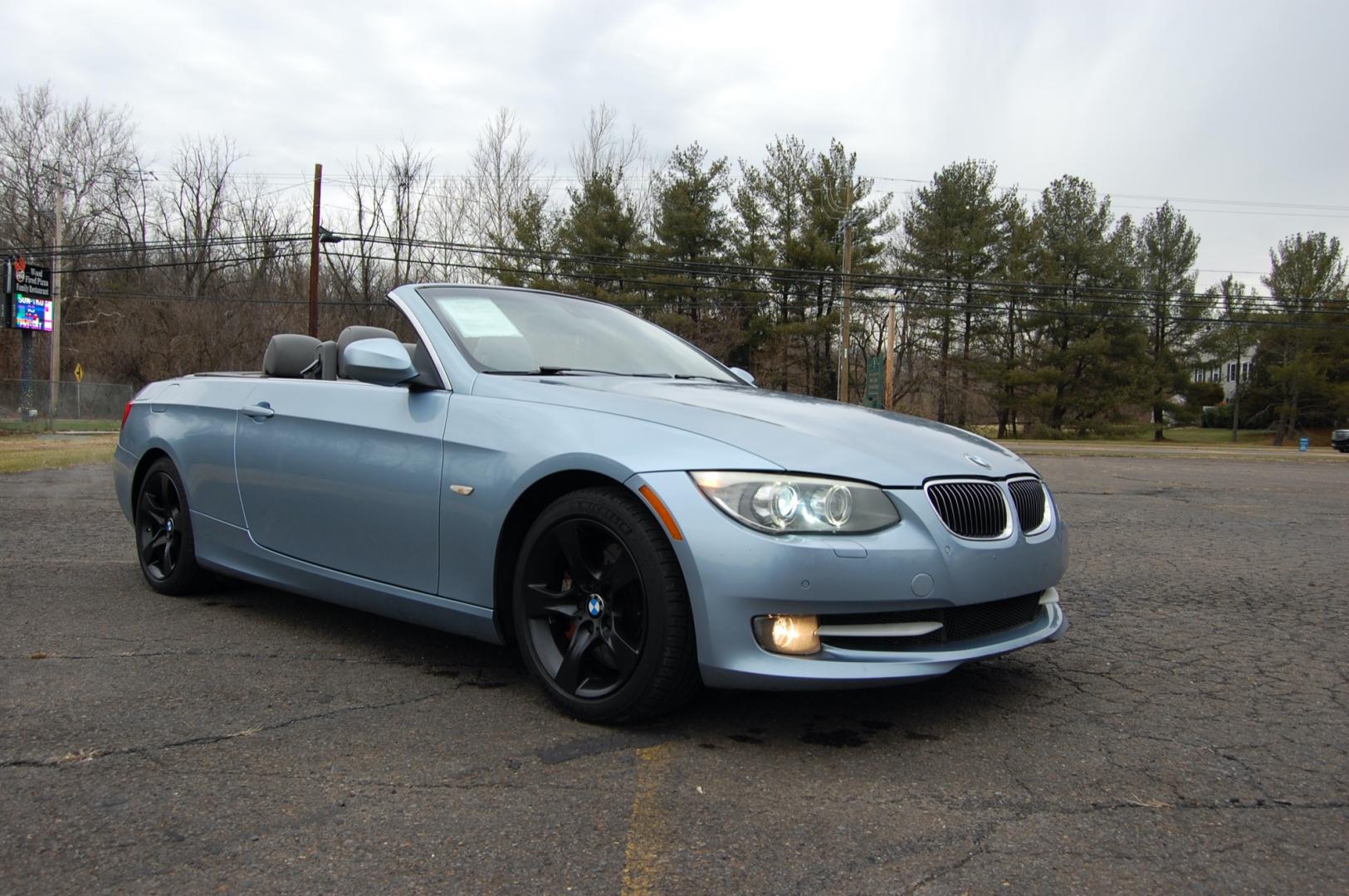 2012 Blue /Gray Leather BMW 3-Series (WBADX7C50CE) with an 3.0L L6 DOHC 24V turbocharged engine, Automatic transmission, located at 6528 Lower York Road, New Hope, PA, 18938, (215) 862-9555, 40.358707, -74.977882 - Here for sale is a nice 2012 BMW 335i Hard Top Convertible. Under the hood is a strong running 3.0 liter turbocharged inline 6 cylinder which puts power to the rear wheels via a smooth shifting automatic transmission with paddle shifters. Features include; Gray leather interior, keyless entry sys - Photo#14